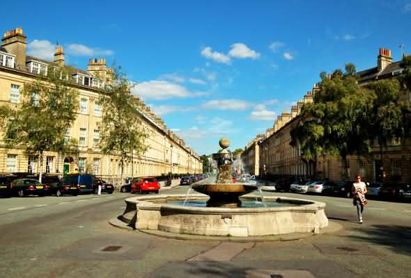 Fountain in Laura Place looking up Great Pulteney Street