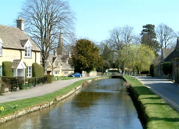 http://www.cotswolds.info/images/romantic-roads/cotswold_romantic_roads_lower_slaughter.jpg