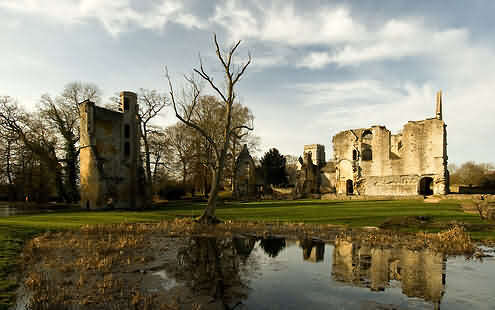 The romantic ruins of Minster Lovell Hall