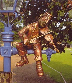 Fiddler sculpture at Stratford by Frank Meisler