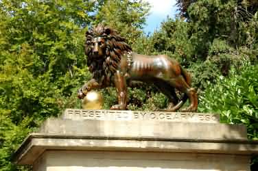 Lions at Entrance to Victoria Gardens